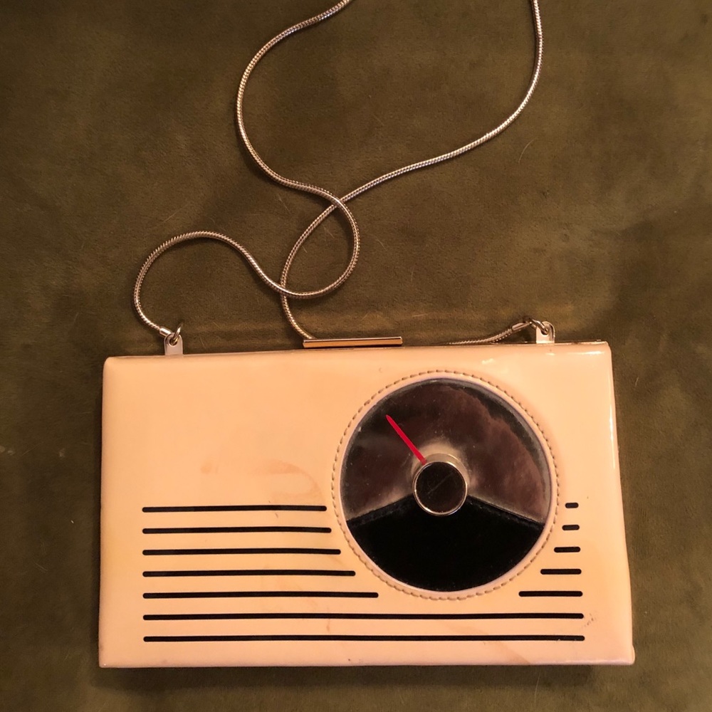 Kate spade New York tower avenue radio samira